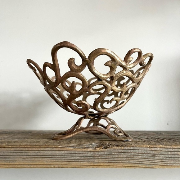 Brass scroll basket - Picture 3 of 5